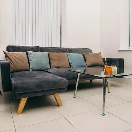 Luxury 1-bed Centre Apartment *
