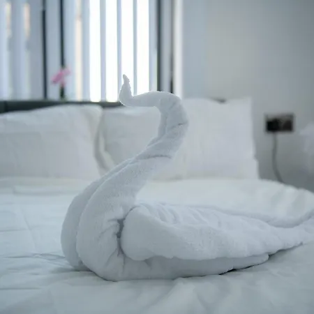 Luxury 1-bed Centre * Bradford (West Yorkshire)